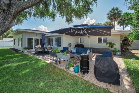 House in Belleair, Florida 3 bedrooms, 199 sq.m. № 2151931 - photo 24