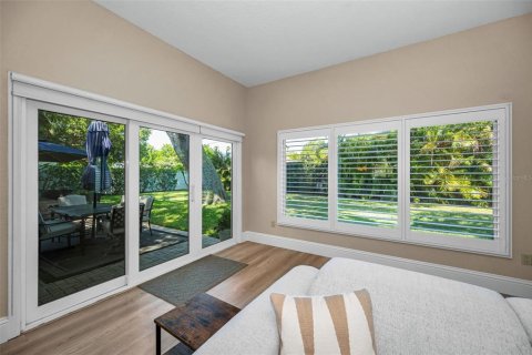 House in Belleair, Florida 3 bedrooms, 199 sq.m. № 2151931 - photo 13