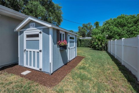 House in Belleair, Florida 3 bedrooms, 199 sq.m. № 2151931 - photo 28