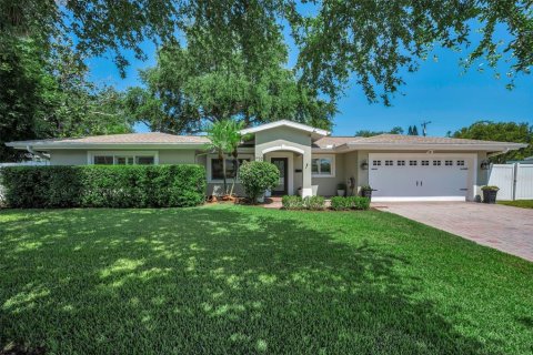 House in Belleair, Florida 3 bedrooms, 199 sq.m. № 2151931