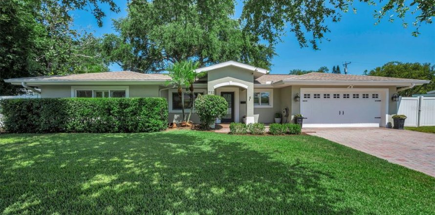 House in Belleair, Florida 3 bedrooms, 199 sq.m. № 2151931