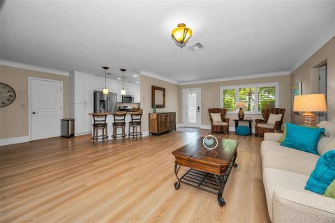House in Belleair, Florida 3 bedrooms, 199 sq.m. № 2151931 - photo 8