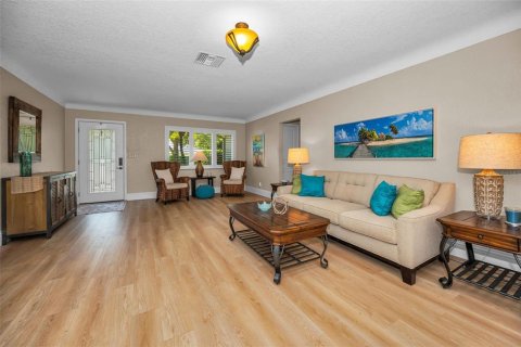 House in Belleair, Florida 3 bedrooms, 199 sq.m. № 2151931 - photo 5