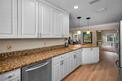 House in Belleair, Florida 3 bedrooms, 199 sq.m. № 2151931 - photo 10