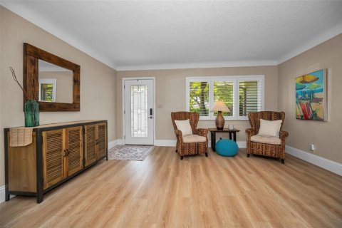 House in Belleair, Florida 3 bedrooms, 199 sq.m. № 2151931 - photo 4