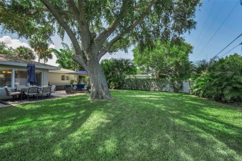 House in Belleair, Florida 3 bedrooms, 199 sq.m. № 2151931 - photo 23