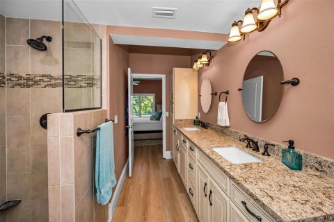 House in Belleair, Florida 3 bedrooms, 199 sq.m. № 2151931 - photo 16