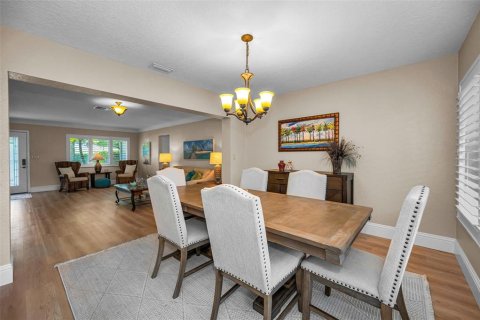 House in Belleair, Florida 3 bedrooms, 199 sq.m. № 2151931 - photo 7