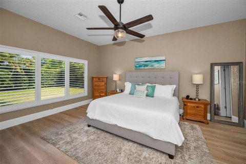 House in Belleair, Florida 3 bedrooms, 199 sq.m. № 2151931 - photo 14