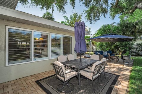 House in Belleair, Florida 3 bedrooms, 199 sq.m. № 2151931 - photo 25