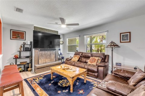 House in Edgewater, Florida 3 bedrooms, 112.23 sq.m. № 2202509 - photo 13