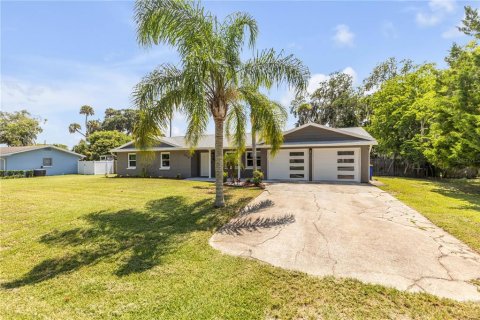House in Edgewater, Florida 3 bedrooms, 112.23 sq.m. № 2202509 - photo 29