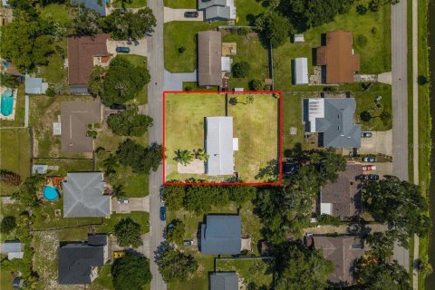 House in Edgewater, Florida 3 bedrooms, 112.23 sq.m. № 2202509 - photo 6