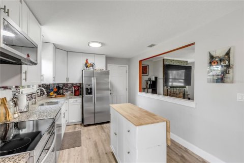 House in Edgewater, Florida 3 bedrooms, 112.23 sq.m. № 2202509 - photo 9