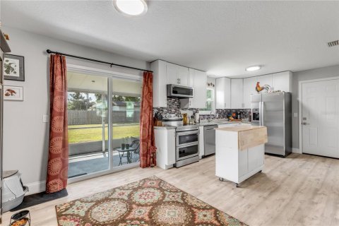 House in Edgewater, Florida 3 bedrooms, 112.23 sq.m. № 2202509 - photo 15