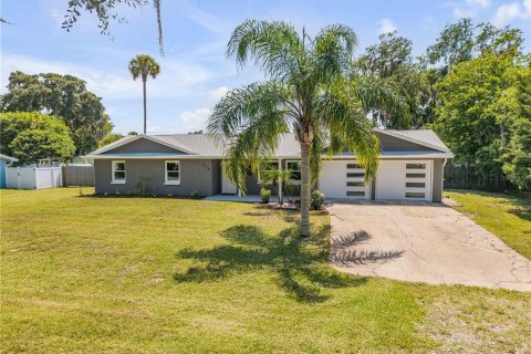 House in Edgewater, Florida 3 bedrooms, 112.23 sq.m. № 2202509
