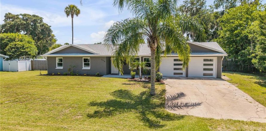 House in Edgewater, Florida 3 bedrooms, 112.23 sq.m. № 2202509