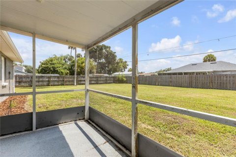 House in Edgewater, Florida 3 bedrooms, 112.23 sq.m. № 2202509 - photo 27