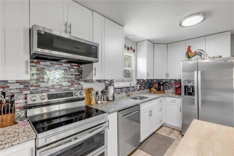 House in Edgewater, Florida 3 bedrooms, 112.23 sq.m. № 2202509 - photo 8
