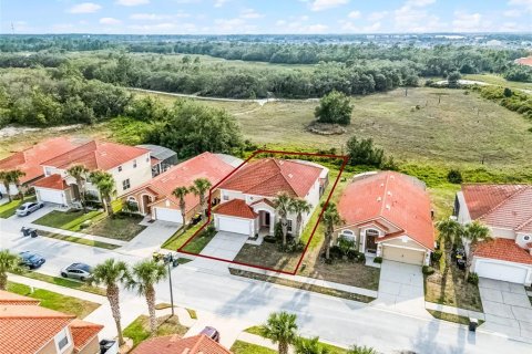 Casa en venta en Davenport, Florida, 7 dormitorios, 257.43 m2 № 1740919 - foto 1