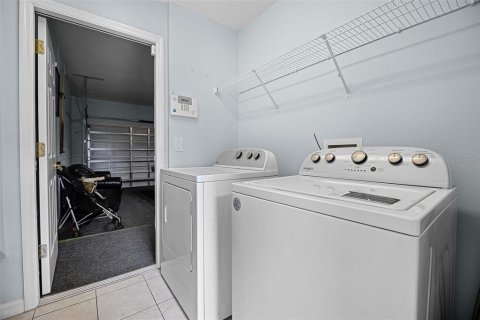 Casa en venta en Davenport, Florida, 7 dormitorios, 257.43 m2 № 1740919 - foto 25