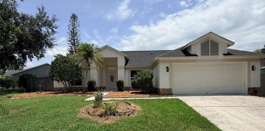 House in Tampa, Florida 4 bedrooms, 193.05 sq.m. № 2258485