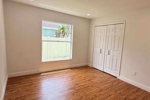 House in Tampa, Florida 4 bedrooms, 193.05 sq.m. № 2258485 - photo 15