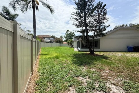 House in Tampa, Florida 4 bedrooms, 193.05 sq.m. № 2258485 - photo 24
