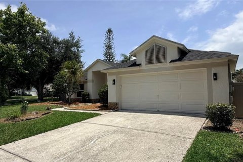 House in Tampa, Florida 4 bedrooms, 193.05 sq.m. № 2258485 - photo 2