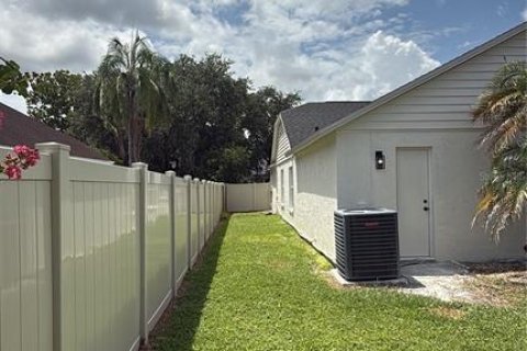 House in Tampa, Florida 4 bedrooms, 193.05 sq.m. № 2258485 - photo 23