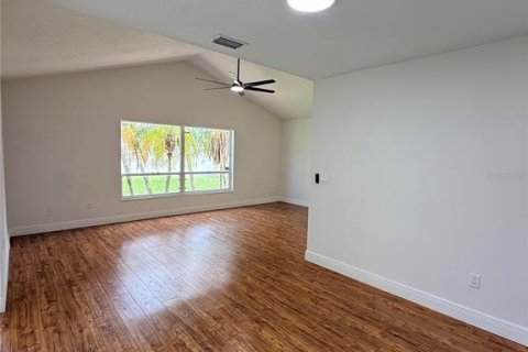 House in Tampa, Florida 4 bedrooms, 193.05 sq.m. № 2258485 - photo 7