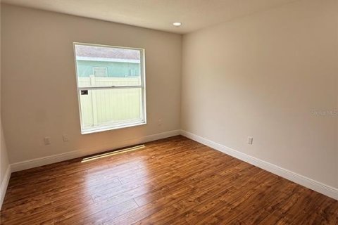 House in Tampa, Florida 4 bedrooms, 193.05 sq.m. № 2258485 - photo 14