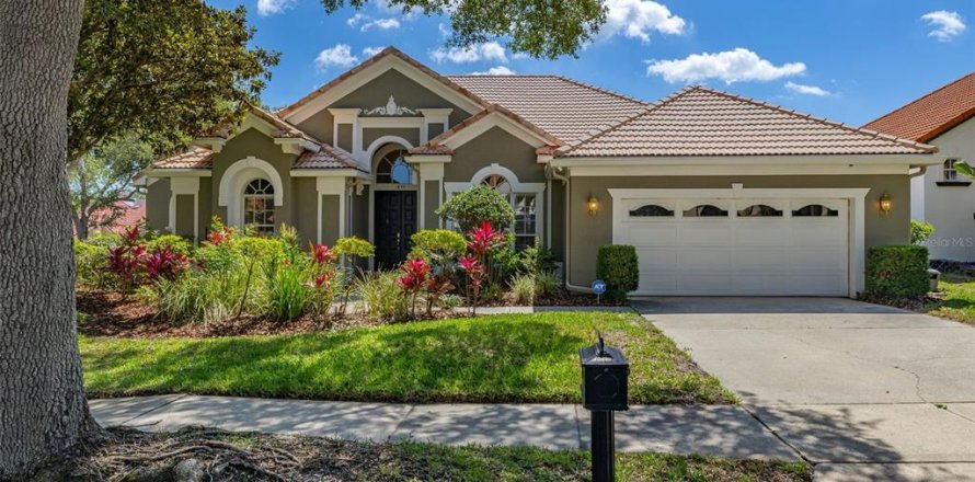 House in Orlando, Florida 4 bedrooms, 227.89 sq.m. № 1719533