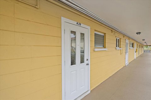 Condo in Sarasota, Florida, 2 rooms  № 1733781 - photo 3