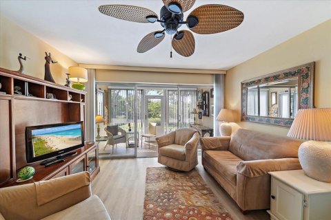 Condo in Sarasota, Florida, 2 rooms  № 1733781 - photo 14