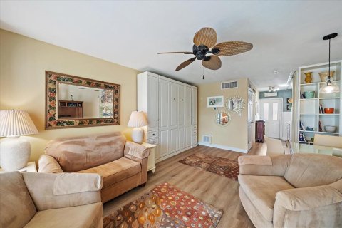 Condo in Sarasota, Florida, 2 rooms  № 1733781 - photo 16