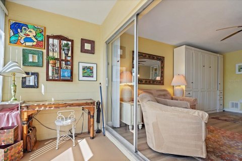 Condo in Sarasota, Florida, 2 rooms  № 1733781 - photo 21
