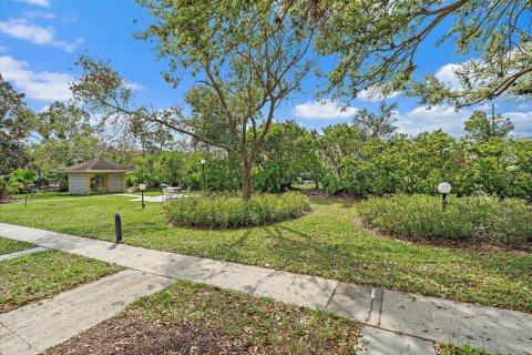 Condo in Sarasota, Florida, 2 rooms  № 1733781 - photo 25