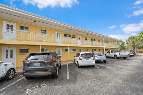 Condo in Sarasota, Florida, 2 rooms  № 1733781 - photo 26