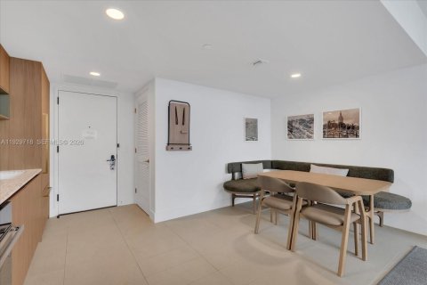 Condo in Miami, Florida, 1 bedroom  № 2053015 - photo 5