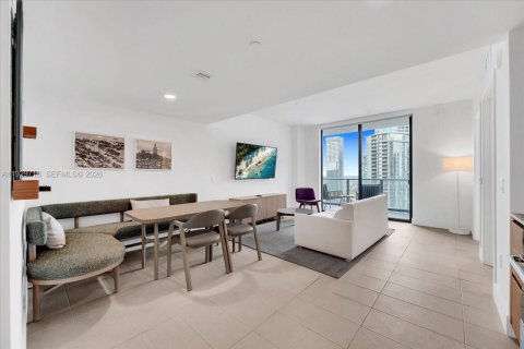 Condo in Miami, Florida, 1 bedroom  № 2053015 - photo 2