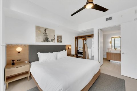 Condo in Miami, Florida, 1 bedroom  № 2053015 - photo 11