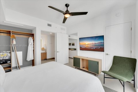 Condo in Miami, Florida, 1 bedroom  № 2053015 - photo 13