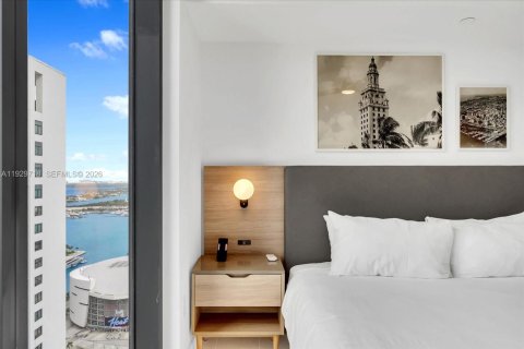 Condo in Miami, Florida, 1 bedroom  № 2053015 - photo 9