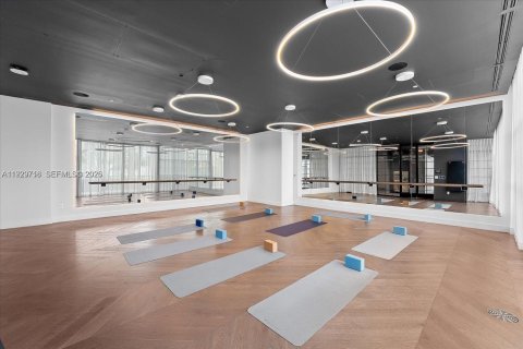 Condo in Miami, Florida, 1 bedroom  № 2053015 - photo 26