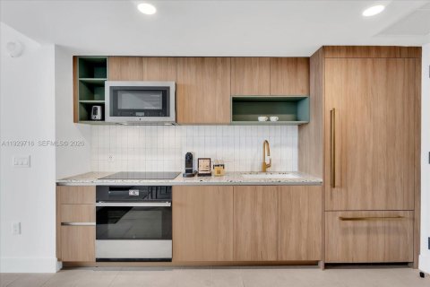 Condo in Miami, Florida, 1 bedroom  № 2053015 - photo 7