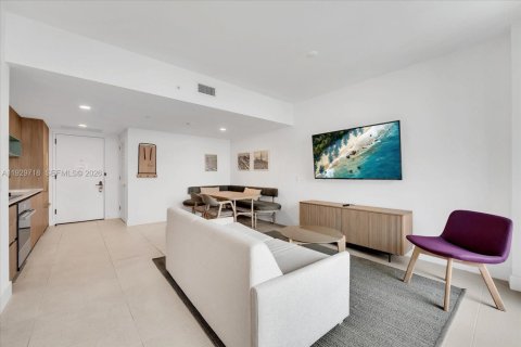 Condo in Miami, Florida, 1 bedroom  № 2053015 - photo 4