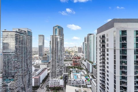 Condo in Miami, Florida, 1 bedroom  № 2053015 - photo 19