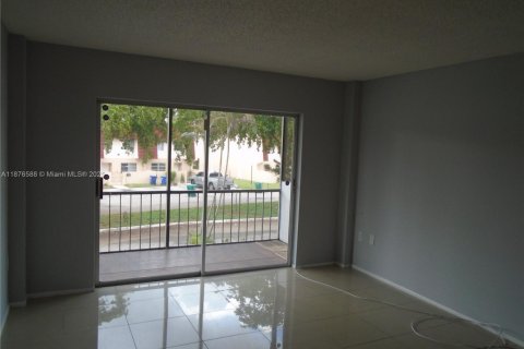 Copropriété à vendre à Lauderhill, Floride: 2 chambres, 91.04 m2 № 1923906 - photo 4