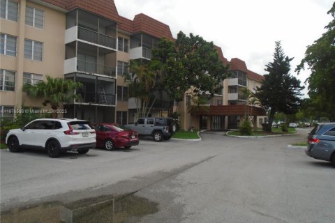 Copropriété à vendre à Lauderhill, Floride: 2 chambres, 91.04 m2 № 1923906 - photo 1